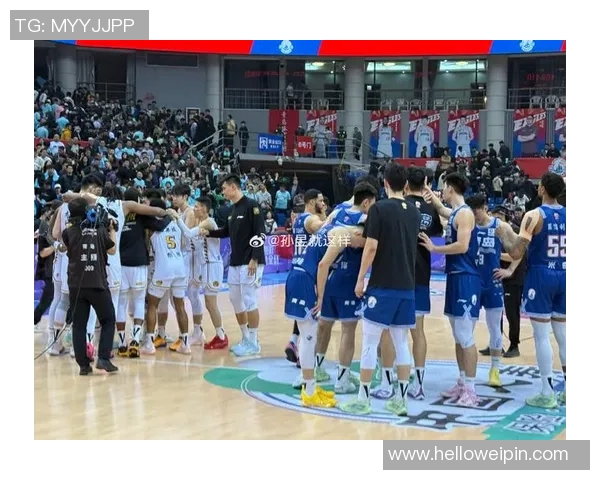 青岛队与广东队激战至最后时刻广东以98比90险胜对手展现强大实力